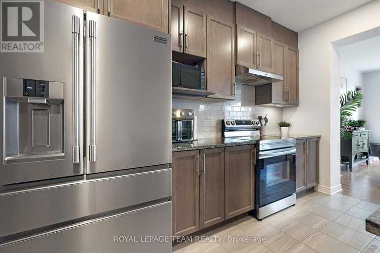 28515147/608-enclave-lane/town-of-rockland/clarence-rockland/ontario/K4K0M8_11