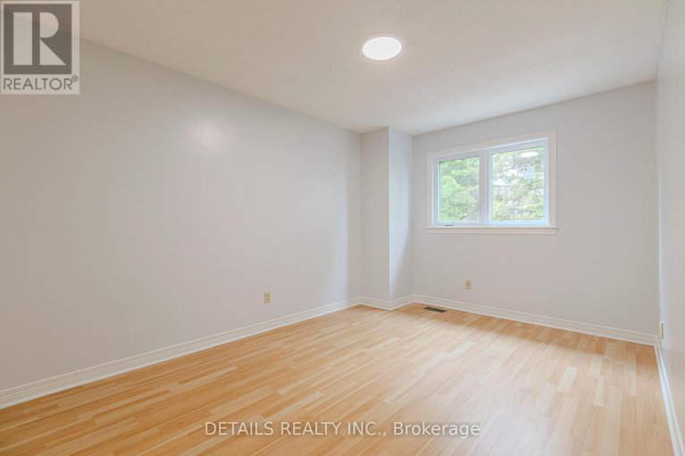 28436731/32-winnegreen-court-w/hunt-club-park/ottawa/ontario/K1G5S2_28