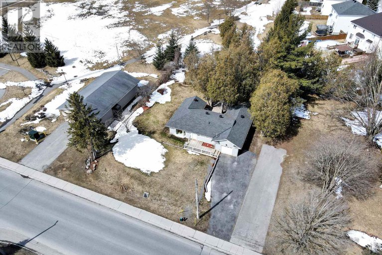 29411568/1215-klondike-road-s/morgans-grantsouth-march/ottawa/ontario/K2W1E1_22