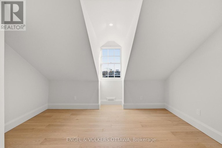 29649230/35-mackay-street/new-edinburgh/ottawa/ontario/K1M2B2_43