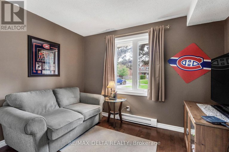 28888821/110-1825-marsala-crescent/fallingbrookpineridge/ottawa/ontario/K4A2E7_18