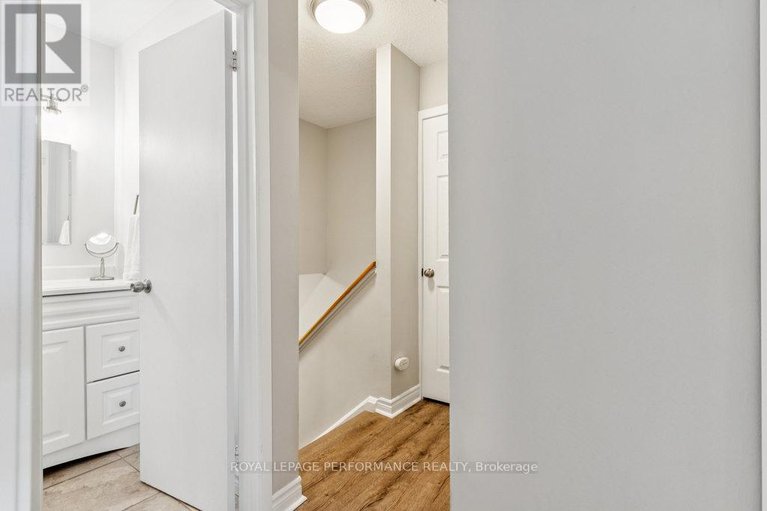 28585598/74-4634-cosmic-place/pineview/ottawa/ontario/K1B4R8_28