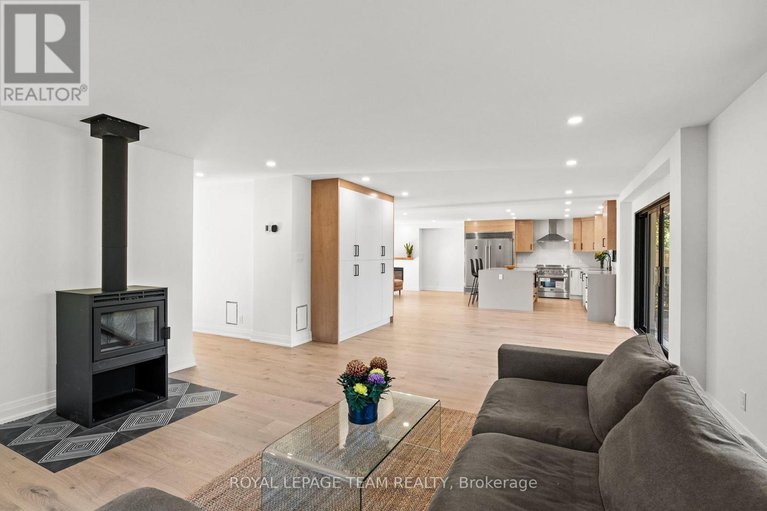 28989052/5575-south-sunset-drive/manotick-long-island-nicholls-island/ottawa/ontario/K4M1J4_21