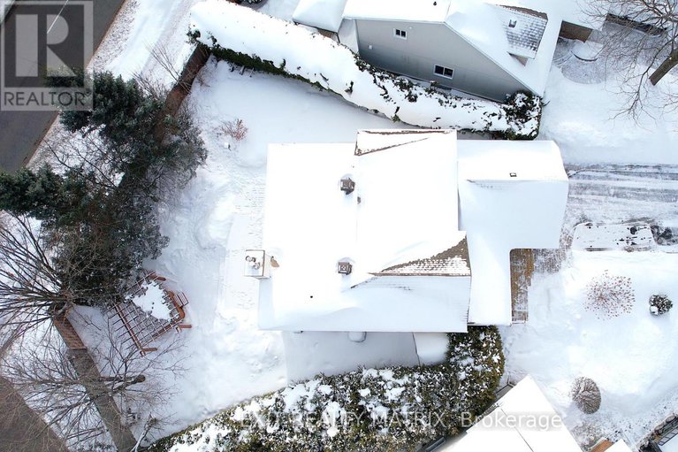 29422357/1879-rosewind-court/chapel-hill/ottawa/ontario/K1C7E3_43