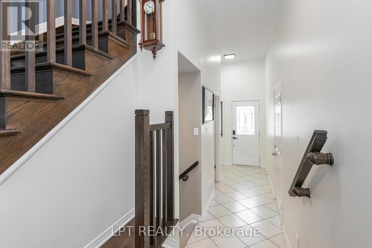 28801057/950-torovin-private/pineview/ottawa/ontario/K1B0A7_2