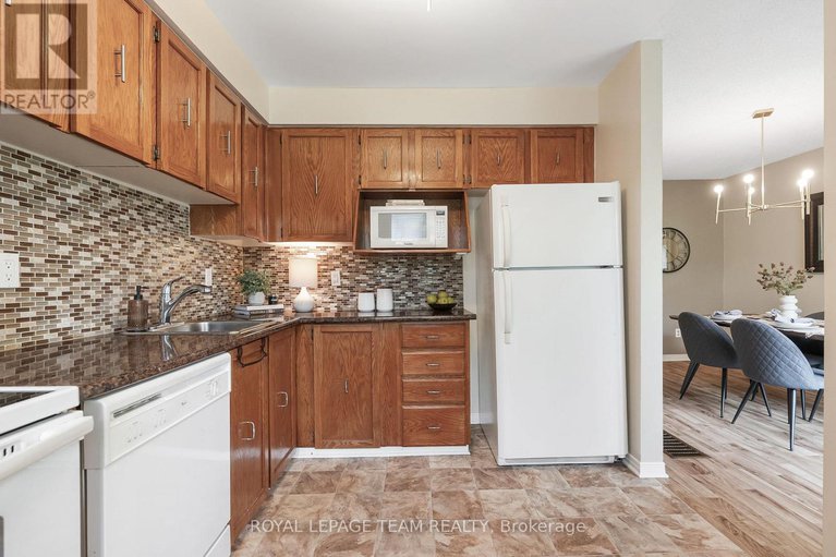 28596547/1473-bryson-lane/sawmill-creektimbermill/ottawa/ontario/K1T2T7_15