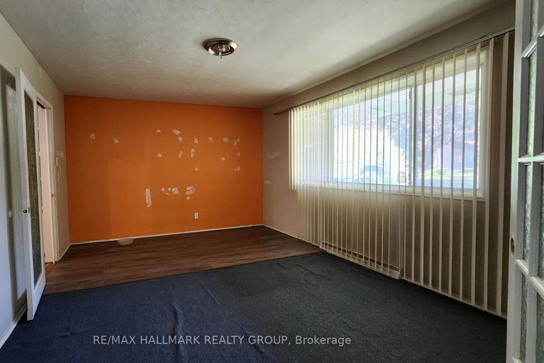 28090289/447-roger-road/alta-vistafaircrest-heights/ottawa/ontario/K1H5B7_11