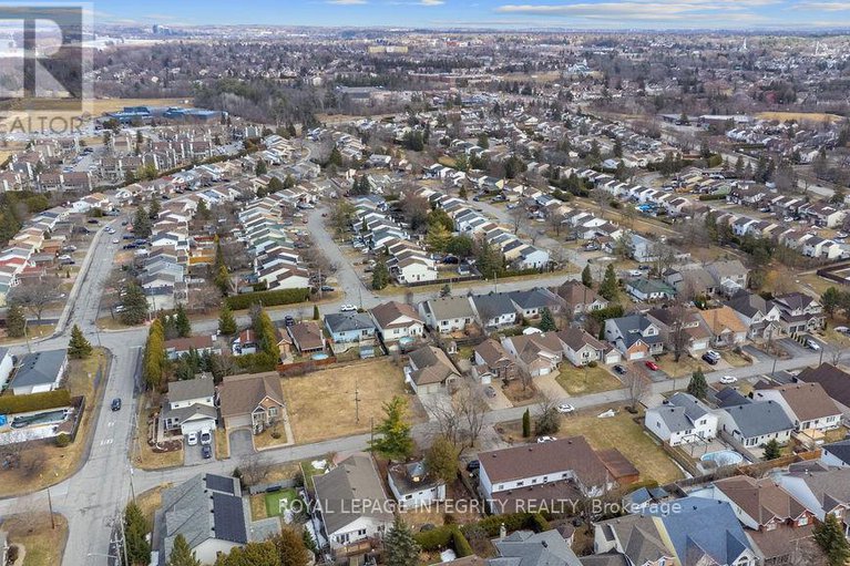 29023134/924-beauchamp-avenue/hiawatha-parkconvent-glen/ottawa/ontario/K1C3A8_9