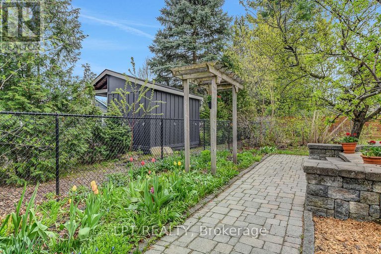 28311107/10a-ashburn-drive/borden-farmstewart-farmcarleton-heightsparkwood-hills/ottawa/ontario/K2E6N3_49