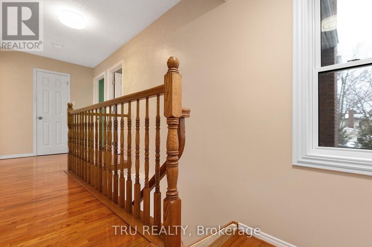 29669051/1078-st-emmanuel-terrace/convent-glen-north/ottawa/ontario/K1C2J7_21