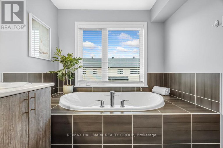 28361267/107-nutting-crescent/riverside-southgloucester-glen/ottawa/ontario/K4M0C3_27