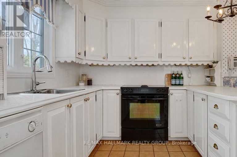 29514982/2185-bickerton-avenue/beacon-hill-north/ottawa/ontario/K1J6Y2_20