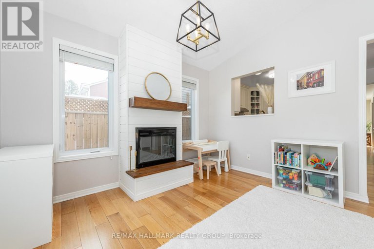 29349068/70-melanie-crescent/glencairnhazeldean/ottawa/ontario/K2L2J8_18