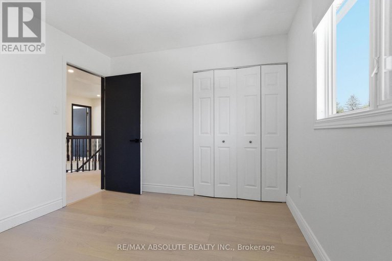 29407947/13-weatherwood-crescent/pineglencountry-place/ottawa/ontario/K2E7C5_39