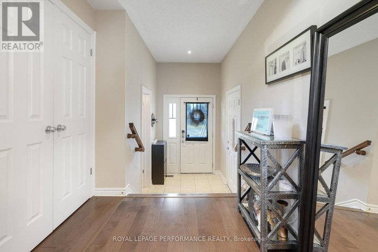 28987499/243-silvermoon-crescent/avalon-east/ottawa/ontario/K4A0P8_9