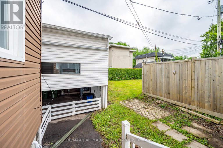 28419159/412-montreal-road/vanier/ottawa/ontario/K1K0V4_22