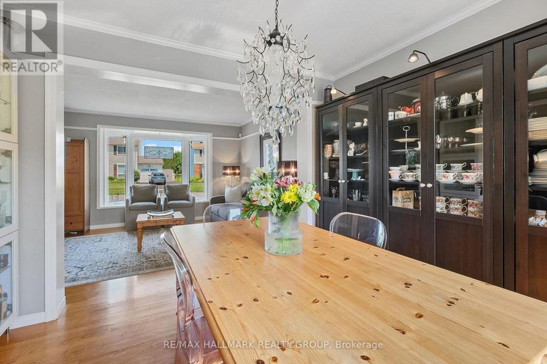 28610076/1352-baden-avenue/emerald-woodssawmill-creek/ottawa/ontario/K1T1V7_8