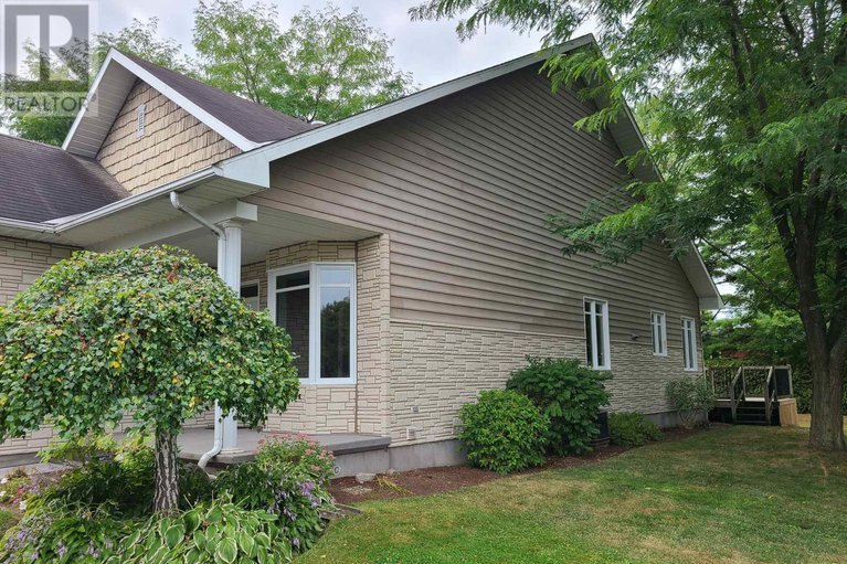 28854316/4294-schell-street/south-dundas-williamsburgh-twp/south-dundas/ontario/K0C2H0_3