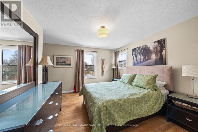 29606720/46-seymour-avenue/borden-farmstewart-farmcarleton-heightsparkwood-hills/ottawa/ontario/K2E6P2_27