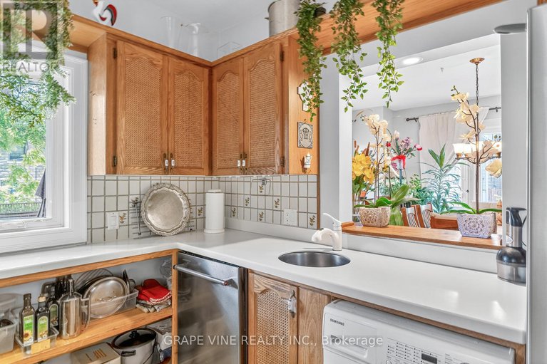 28768922/65-bristol-avenue/old-ottawa-southrideau-gardens/ottawa/ontario/K1S1P8_13