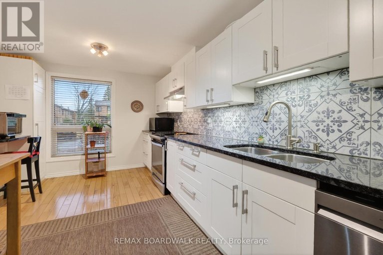 29607397/7925-jeanne-darc-boulevard-n/orleans-wood/ottawa/ontario/K1C2C7_6