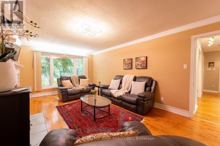 28429385/566-falwyn-crescent-w/fallingbrookridgemount/ottawa/ontario/K4A2A4_11
