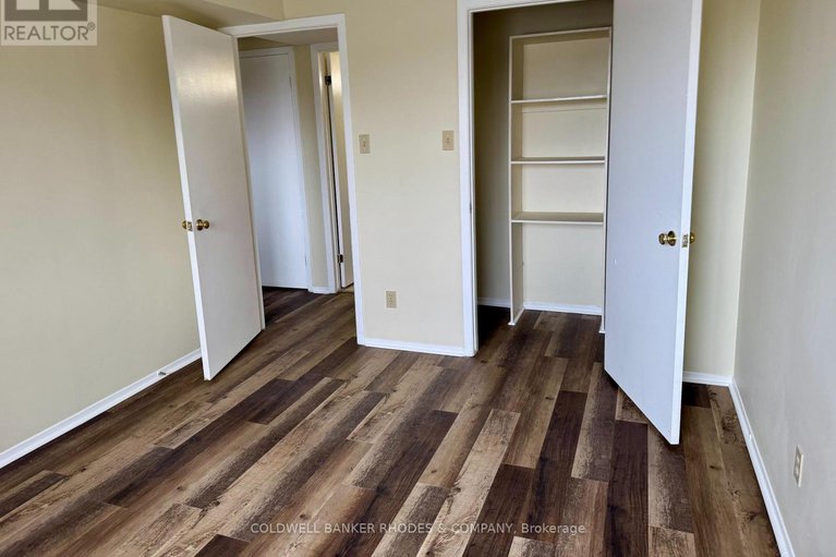 28188580/302-325-centrum-boulevard/bilberry-creekqueenswood-heights/ottawa/ontario/K1E3W8_8