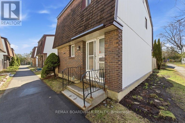 29640034/47-2210-loyola-avenue/beaconwood/ottawa/ontario/K1J8H5_1