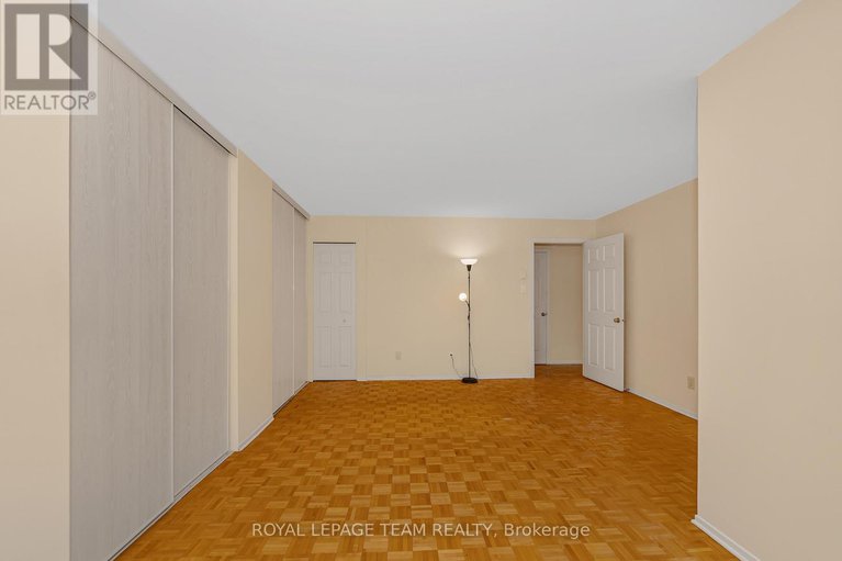 29231241/200-260-brittany-drive/viscount-alexander-park/ottawa/ontario/K1K4M2_21