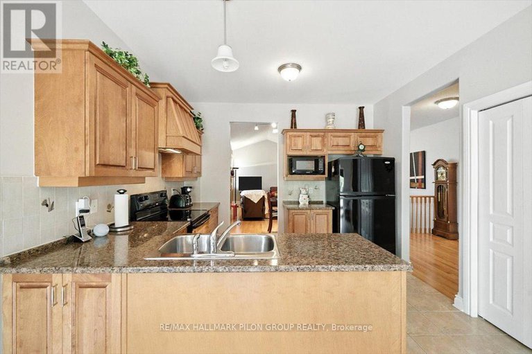28557335/128-topaze-crescent/town-of-rockland/clarence-rockland/ontario/K4K0E3_8