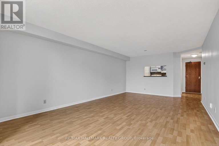 29629891/305-80-sandcastle-drive/leslie-park/ottawa/ontario/K2H9E7_17