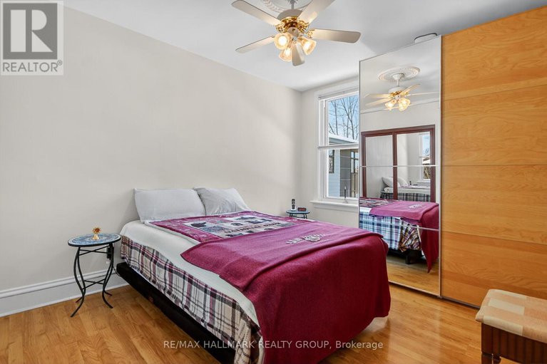 29421781/512-melbourne-avenue/mckellarhighland/ottawa/ontario/K2A1W5_24