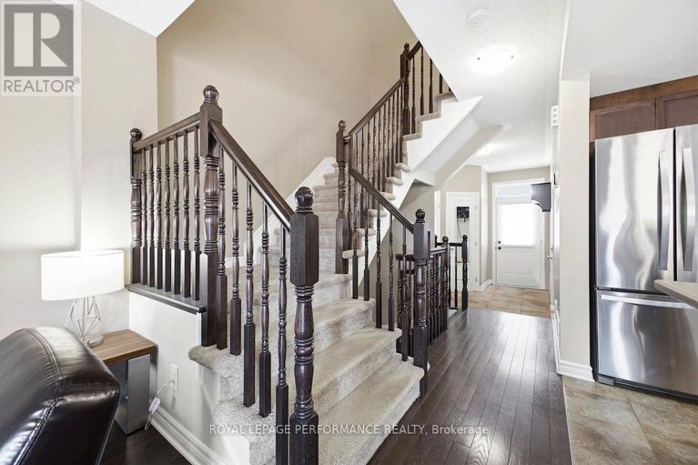 29464157/511-voie-du-pin-rouge-way/mer-bleuebradley-estatesanderson-park/ottawa/ontario/K1W0C4_11