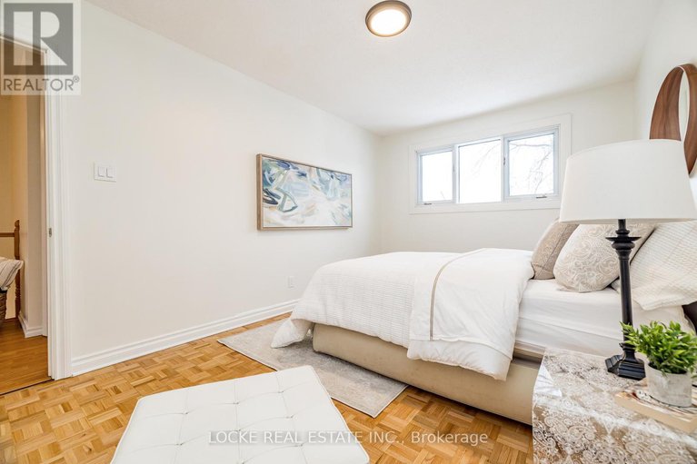 29239640/22-550-straby-avenue/overbrookcastle-heights/ottawa/ontario/K1K1H1_24