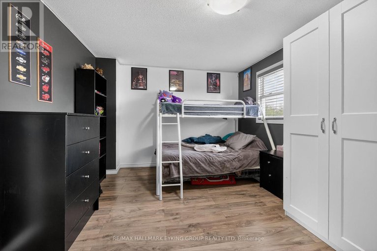 29566260/10-6265-castille-court/convent-glen-south/ottawa/ontario/K1C1X4_31