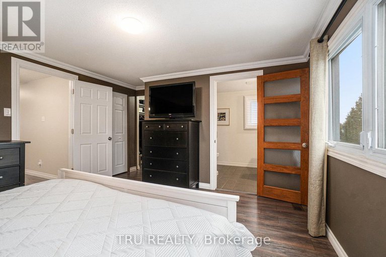 29348348/1719-meadowview-crescent-n/convent-glen-south/ottawa/ontario/K1C1T9_20