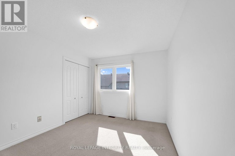 28652638/216-cooks-mill-crescent/riverside-south/ottawa/ontario/K1V2N1_29
