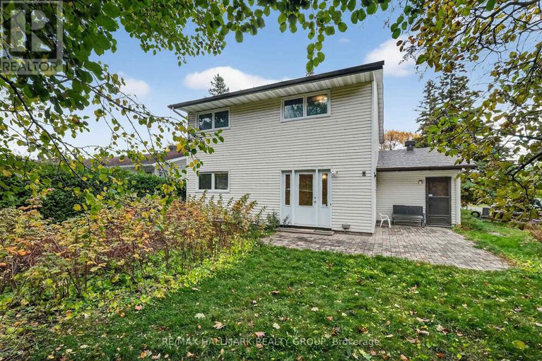 29038840/1415-plumber-avenue/carson-grove/ottawa/ontario/K1K4B2_38