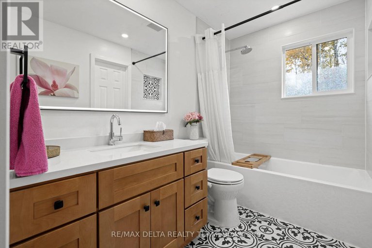 29027836/1099-des-erables-court/clarencerockland-twp/clarence-rockland/ontario/K4K1K9_20