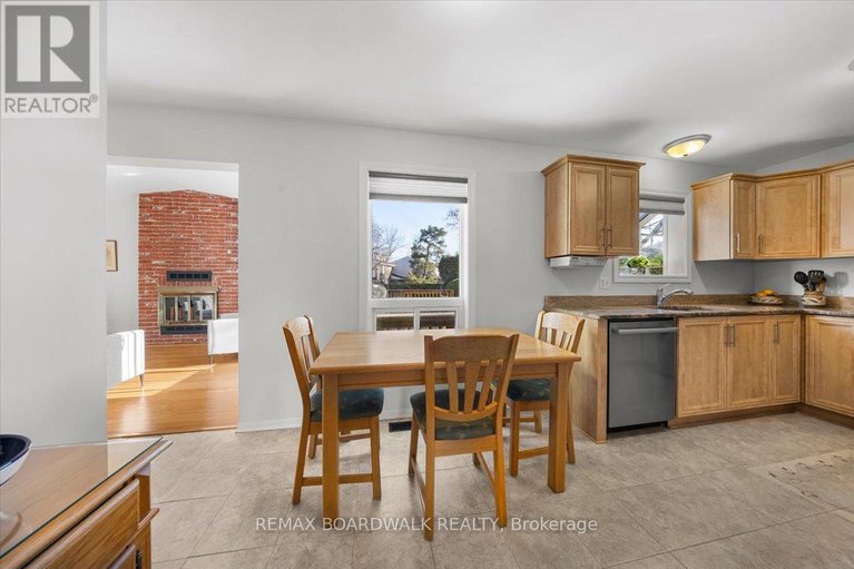 29633977/6241-st-albans-court/convent-glen-north/ottawa/ontario/K1C3C5_20