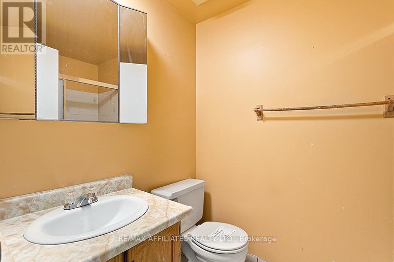 28493439/1911-simard-drive/chateauneuf/ottawa/ontario/K1C3B9_17