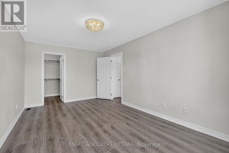 29023923/827-kiniw-private-se/cfb-rockcliffe-and-area/ottawa/ontario/K1K5A3_18