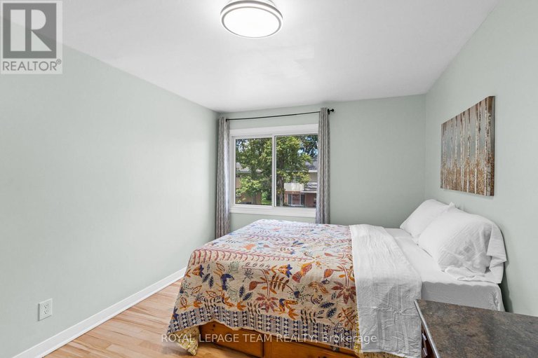 28651441/334-queen-mary-street/overbrookcastle-heights/ottawa/ontario/K1K1W9_22