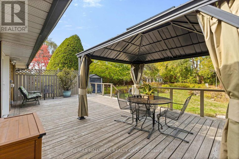 29013157/18-kerry-crescent/city-viewskylinefisher-heightsparkwood-hills/ottawa/ontario/K2E5V6_32