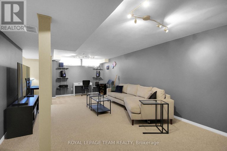 28518237/102-longshire-circle/longfields/ottawa/ontario/K2J4K8_45