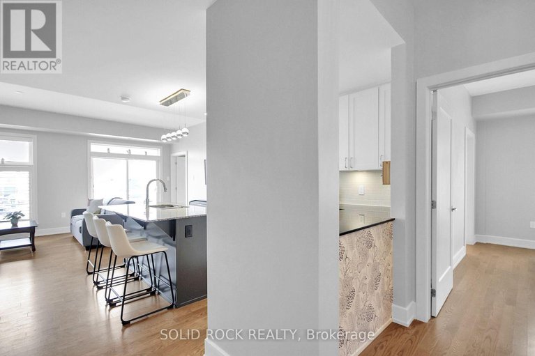 28510618/301-345-elizabeth-cosgrove-private/mer-bleuebradley-estatesanderson-park/ottawa/ontario/K1W0K6_15