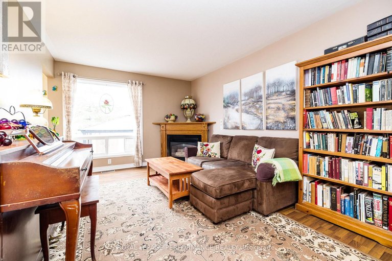 29622959/1893-hennessy-crescent/fallingbrookgardenway-south/ottawa/ontario/K4A3X8_7