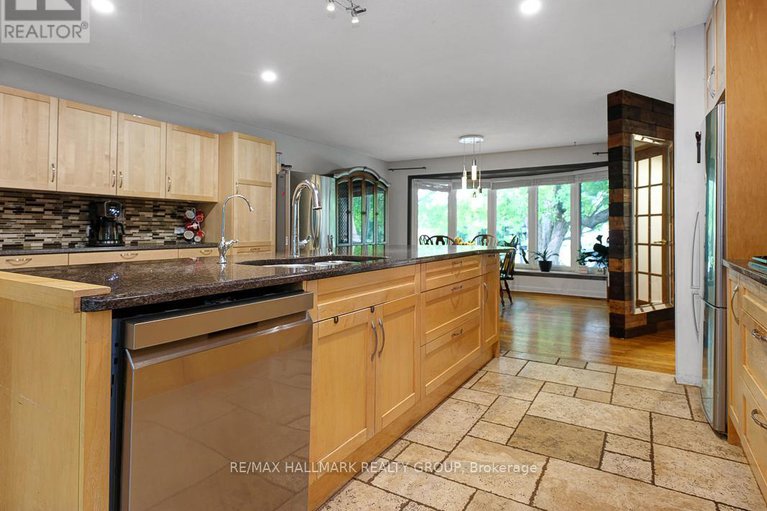 28460164/31-hilliard-avenue/city-viewskylinefisher-heightsparkwood-hills/ottawa/ontario/K2E6B9_22