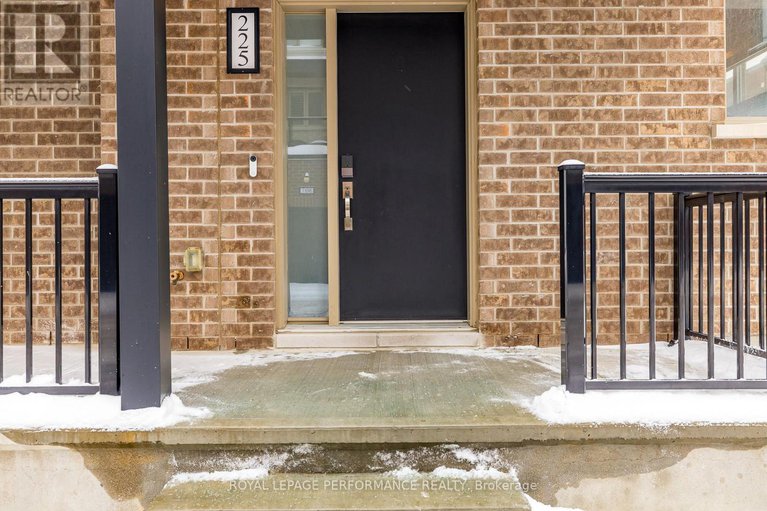 29270056/225-makadewa-private-w/cfb-rockcliffe-and-area/ottawa/ontario/K1K0P2_2