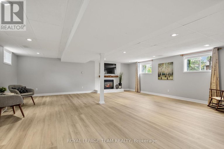 28356426/6489-doctor-blair-crescent/north-gower/ottawa/ontario/K0A2T0_24
